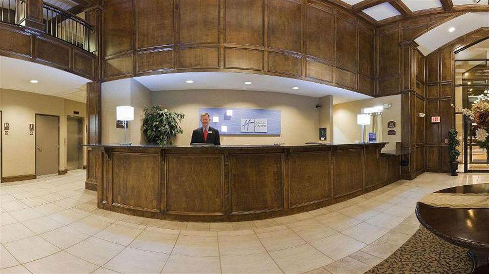 Holiday Inn Express Hotel Kansas City - Bonner Springs By Ihg Exterior photo