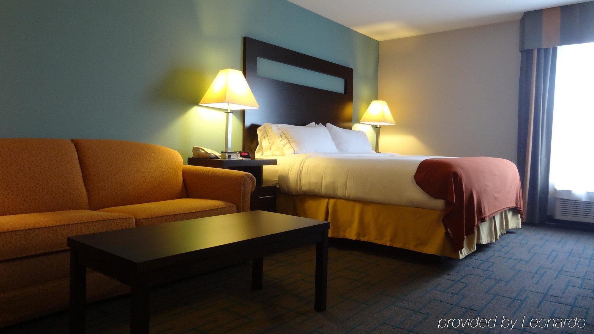 Holiday Inn Express Hotel Kansas City - Bonner Springs By Ihg Exterior photo